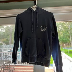 Size Xs almost like a ocean blue, it’s so pretty and of course never worn